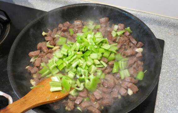 牛肉粒该怎么炒呢？
