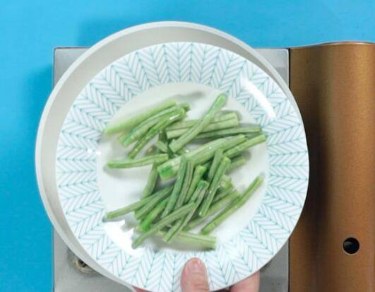 豆角炒肉该怎么炒好吃呢？