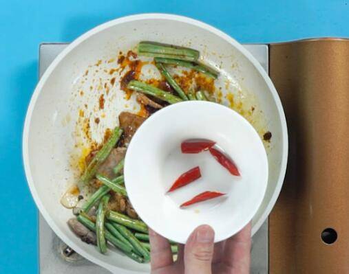 豆角炒肉该怎么炒好吃呢？