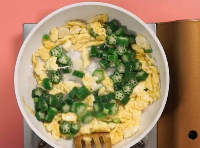 秋葵炒鸡蛋该怎么炒呢？