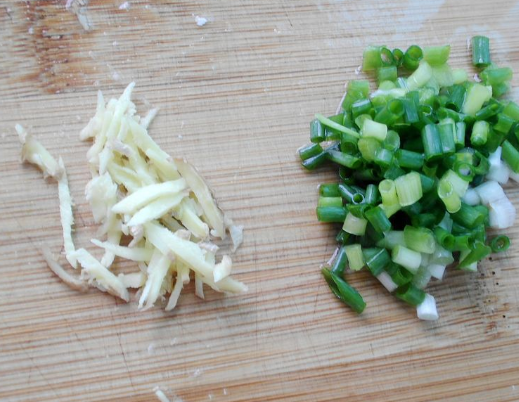 丝瓜豆腐该怎么烧好吃呢？