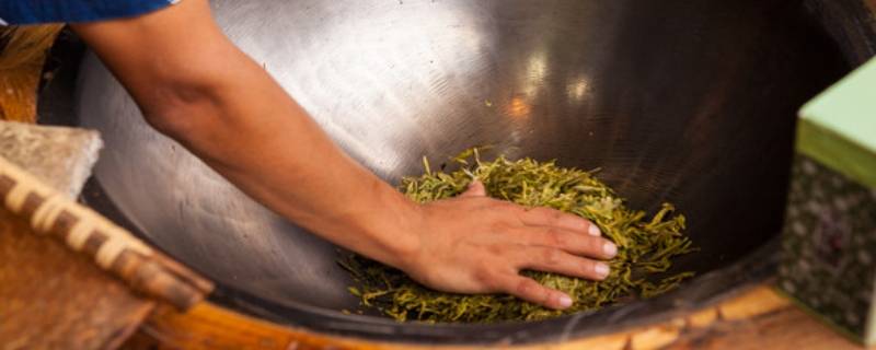 该怎么炒绿茶呢？