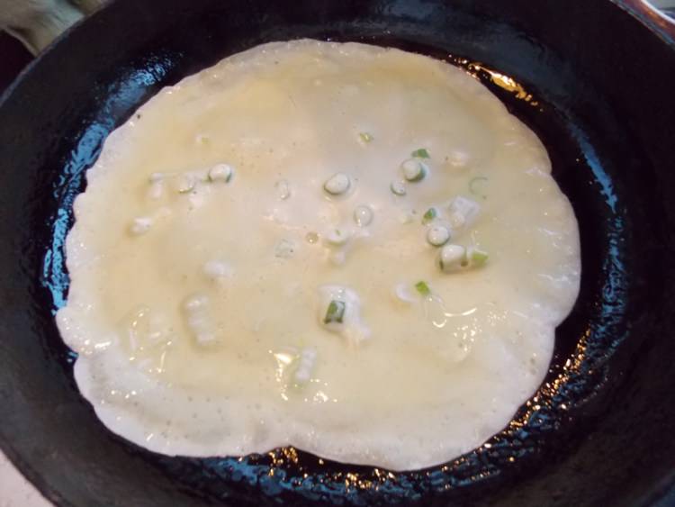 鸡蛋饼该怎么炒好吃呢？