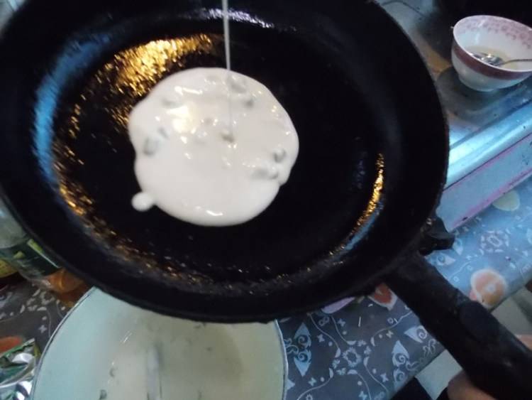 鸡蛋饼该怎么炒好吃呢？