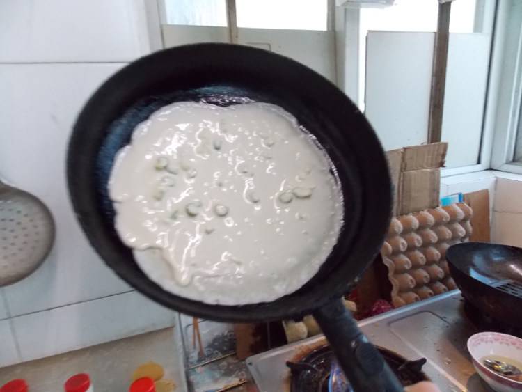 鸡蛋饼该怎么炒好吃呢？