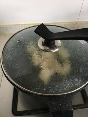 冻饺子如何做生煎锅贴呢？