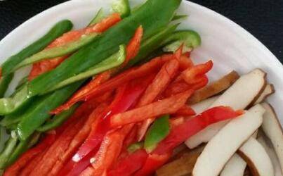 该怎么炒豆腐干呢？