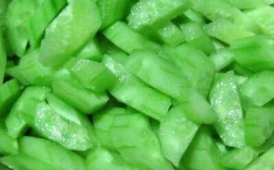 虾仁黄瓜该怎么炒呢？