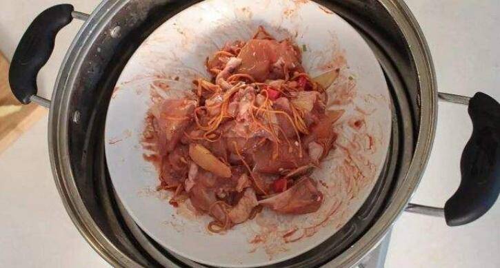 清蒸鸡该怎么做呢？