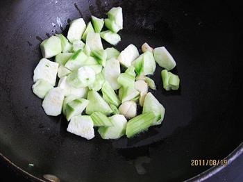 紫菜丝瓜汤怎么做，紫菜丝瓜汤怎么做好吃，紫菜丝瓜汤做法