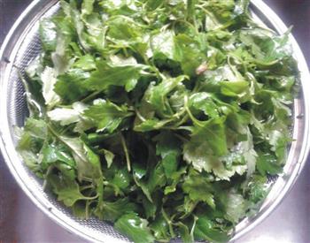清炒菊花菜怎么做，清炒菊花菜怎么做好吃，清炒菊花菜做法