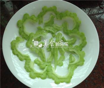 花蛤苦瓜蒸蛋怎么做，花蛤苦瓜蒸蛋怎么做好吃，花蛤苦瓜蒸蛋做法