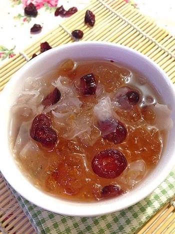 桃胶银耳蔓越莓汤怎么做，桃胶银耳蔓越莓汤怎么做好吃，桃胶银耳蔓越莓汤做法