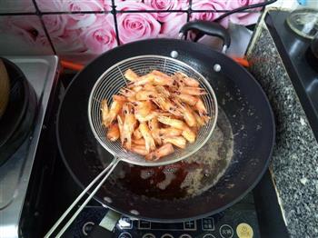 世界杯美食-椒盐虾头怎么做，世界杯美食-椒盐虾头怎么做好吃，世界杯美食-椒盐虾头做法