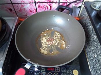 世界杯美食-椒盐虾头怎么做，世界杯美食-椒盐虾头怎么做好吃，世界杯美食-椒盐虾头做法