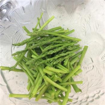 凉拌芦笋云耳怎么做，凉拌芦笋云耳怎么做好吃，凉拌芦笋云耳做法