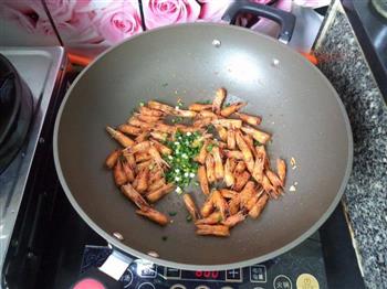 世界杯美食-椒盐虾头怎么做，世界杯美食-椒盐虾头怎么做好吃，世界杯美食-椒盐虾头做法