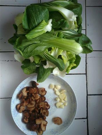 上海青炒香菇怎么做，上海青炒香菇怎么做好吃，上海青炒香菇做法