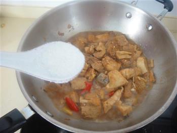 泡椒冻豆腐炖咸鱼块怎么做，泡椒冻豆腐炖咸鱼块怎么做好吃，泡椒冻豆腐炖咸鱼块做法