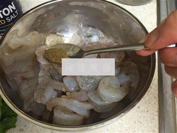 青柠香菜虾仁怎么做，青柠香菜虾仁怎么做好吃，青柠香菜虾仁做法