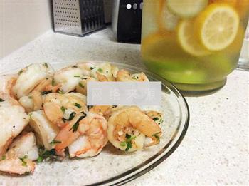 青柠香菜虾仁怎么做，青柠香菜虾仁怎么做好吃，青柠香菜虾仁做法