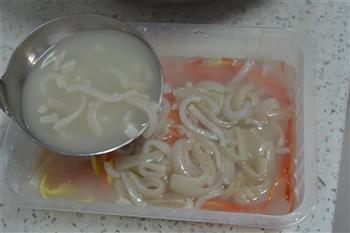 双色水晶皮冻怎么做，双色水晶皮冻怎么做好吃，双色水晶皮冻做法
