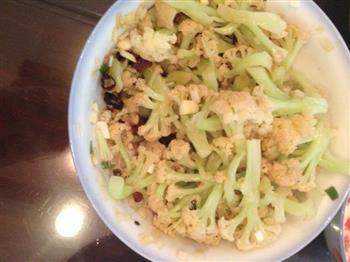凉拌菜花怎么做，凉拌菜花怎么做好吃，凉拌菜花做法