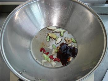 青椒腐竹结怎么做，青椒腐竹结怎么做好吃，青椒腐竹结做法