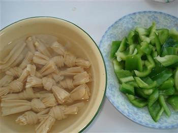 青椒腐竹结怎么做，青椒腐竹结怎么做好吃，青椒腐竹结做法