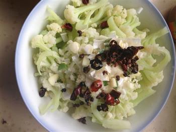 凉拌菜花怎么做，凉拌菜花怎么做好吃，凉拌菜花做法
