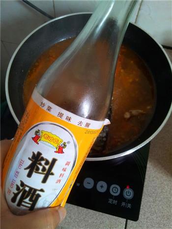 红烧鲫鱼怎么做，红烧鲫鱼怎么做好吃，红烧鲫鱼做法