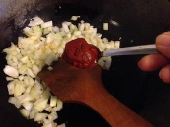 芝士熏肉披萨怎么做，芝士熏肉披萨怎么做好吃，芝士熏肉披萨做法