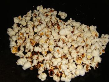 自制爆米花怎么做，自制爆米花怎么做好吃，自制爆米花做法