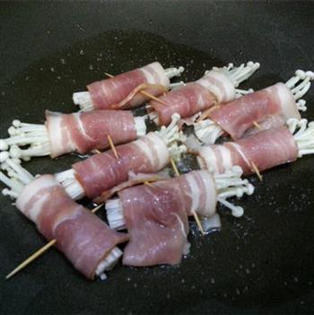 金针菇培根卷怎么做，金针菇培根卷怎么做好吃，金针菇培根卷做法