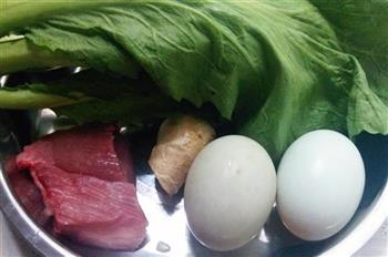咸蛋芥菜瘦肉汤怎么做，咸蛋芥菜瘦肉汤怎么做好吃，咸蛋芥菜瘦肉汤做法