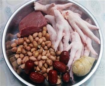 红枣花生鸡爪炖汤怎么做，红枣花生鸡爪炖汤怎么做好吃，红枣花生鸡爪炖汤做法