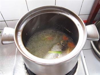 红枣鲫鱼木瓜汤怎么做，红枣鲫鱼木瓜汤怎么做好吃，红枣鲫鱼木瓜汤做法