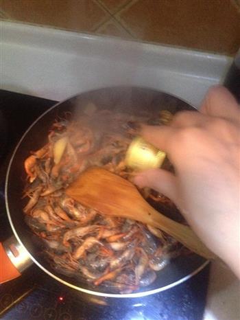 茭白炒虾怎么做，茭白炒虾怎么做好吃，茭白炒虾做法
