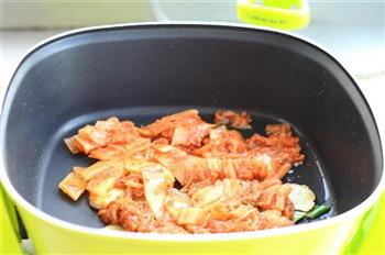 辣白菜海鲜锅怎么做，辣白菜海鲜锅怎么做好吃，辣白菜海鲜锅做法