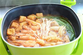 辣白菜海鲜锅怎么做，辣白菜海鲜锅怎么做好吃，辣白菜海鲜锅做法