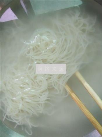 冰镇西瓜哈密瓜冷面怎么做，冰镇西瓜哈密瓜冷面怎么做好吃，冰镇西瓜哈密瓜冷面做法