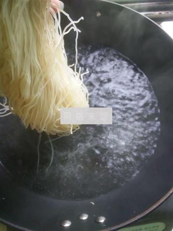 冰镇西瓜哈密瓜冷面怎么做，冰镇西瓜哈密瓜冷面怎么做好吃，冰镇西瓜哈密瓜冷面做法