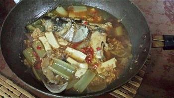剁椒洒酿鱼头汤怎么做，剁椒洒酿鱼头汤怎么做好吃，剁椒洒酿鱼头汤做法
