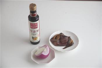 洋葱爆鳝丝怎么做，洋葱爆鳝丝怎么做好吃，洋葱爆鳝丝做法