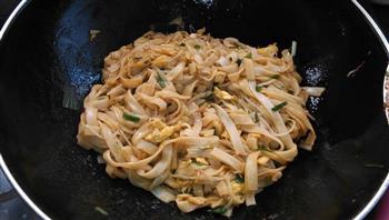 鸡蛋绿豆芽炒河粉怎么做，鸡蛋绿豆芽炒河粉怎么做好吃，鸡蛋绿豆芽炒河粉做法