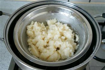 白豆沙蛋黄冰皮月饼怎么做，白豆沙蛋黄冰皮月饼怎么做好吃，白豆沙蛋黄冰皮月饼做法