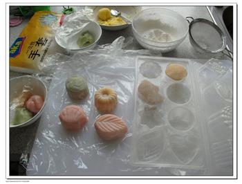 白豆沙蛋黄冰皮月饼怎么做，白豆沙蛋黄冰皮月饼怎么做好吃，白豆沙蛋黄冰皮月饼做法