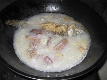 咸鸭炖鲫鱼火锅怎么做，咸鸭炖鲫鱼火锅怎么做好吃，咸鸭炖鲫鱼火锅做法
