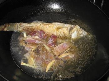 咸鸭炖鲫鱼火锅怎么做，咸鸭炖鲫鱼火锅怎么做好吃，咸鸭炖鲫鱼火锅做法