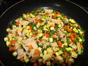 美式鸡肉什锦派怎么做，美式鸡肉什锦派怎么做好吃，美式鸡肉什锦派做法